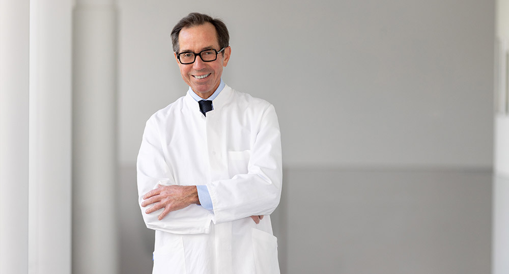 Direktor der Klinik für Frauenheilkunde und Geburtshilfe im Caritas-Krankenhaus St. Josef Prod. Dr. Olaf Ortmann