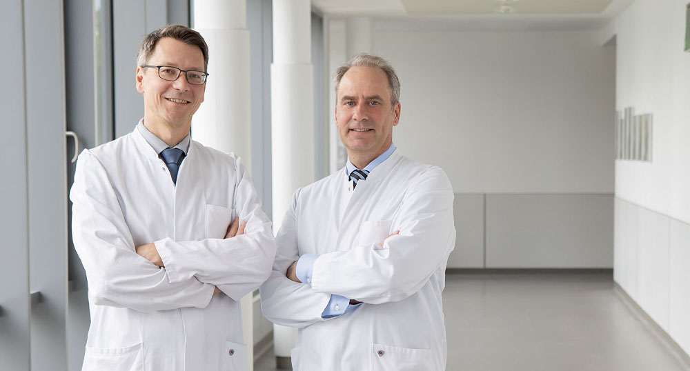 Die Direktoren der Klinik für Innere Medizin, Gastroenterologie und Kardiologie am Caritas-Krankenhaus St. Josef Prof. Dr. med. Roland Büttner und Prof. Dr. med. Dierk Endemann