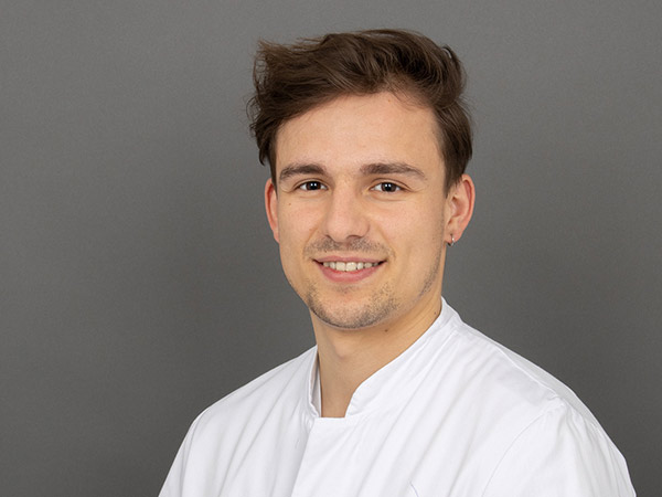 CSJ_mitarbeiterbilder_julian-schornbaum.jpg CSJ_mitarbeiterbilder_julian-schornbaum.jpg