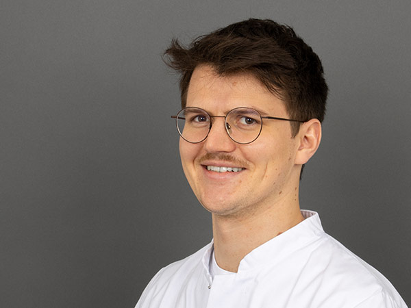 CSJ_mitarbeiterbilder_simon_engelmann.jpg CSJ_mitarbeiterbilder_simon_engelmann.jpg
